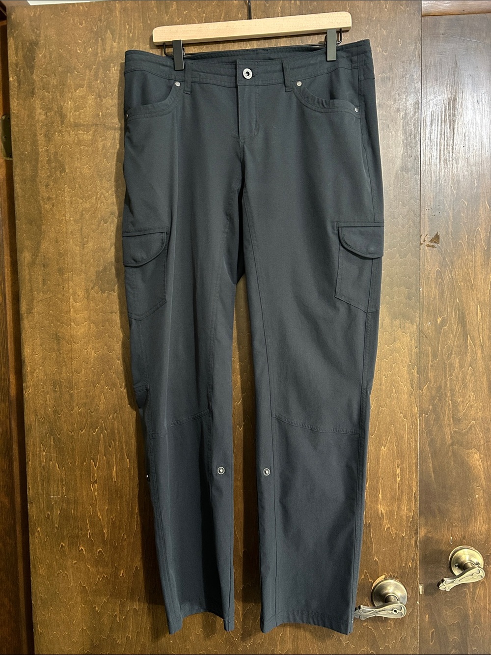 Kuhl Women's Straight Leg Cargo Pants in Black freeflex 12 reg